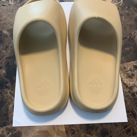 yeezy slide “desert sand”